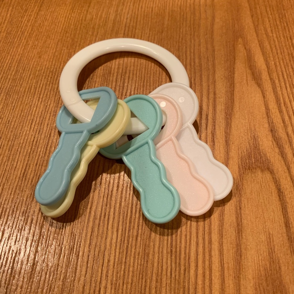 Plain keys ring rattle